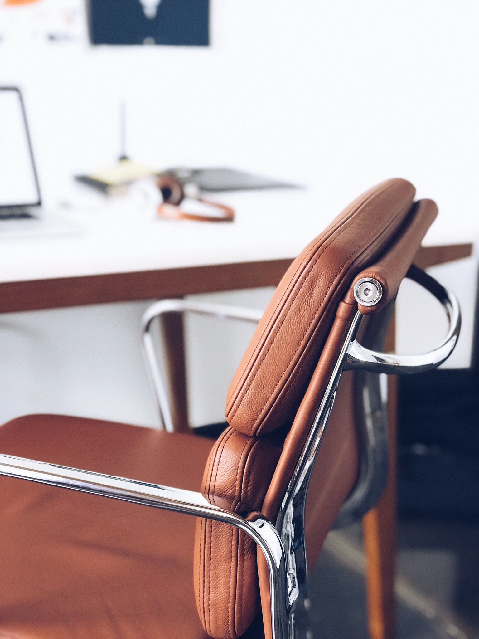 leather chair 